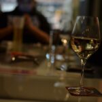 In primu' rand, inainte de lansare ne'am strans la un pahar de poveste, in cafeneaua Relod