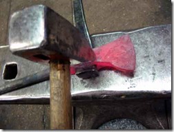 ciocan si nicovala ciocan si nicovala